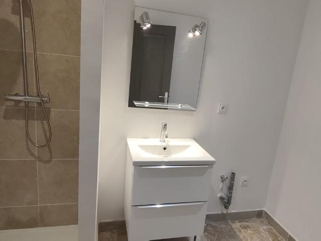 Studio26 m² meublé rénové Bagnols sur Cèze 30200
