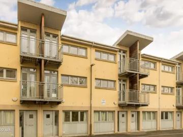 Studio 10, 140 Slateford Road, City of Edinburgh, EH14 1LR, United Kingdom | 4 bed apartment for rent #168134922 | Rentberry