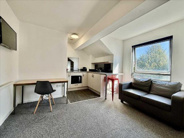 Studio 12, Emmanuel House Studio to rent £780 pcm £180 pw