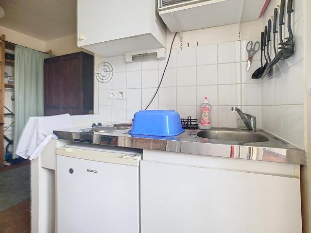 STUDIO – 13 m2 – MEUBLE – PARIS 75009