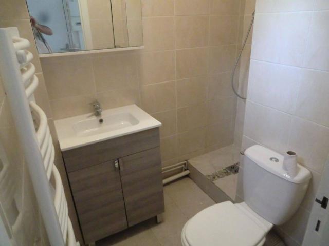 Studio 14 m² non meublé Très bon état Métro Anatole France 690 euro