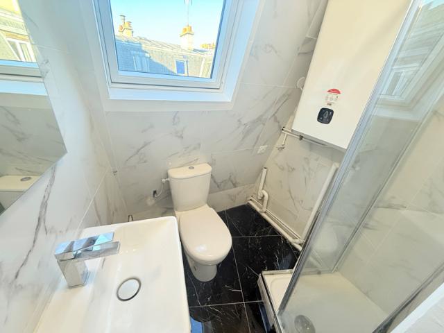 STUDIO 16M2 PARIS 75018 JULES JOFFRIN EN ETAGE