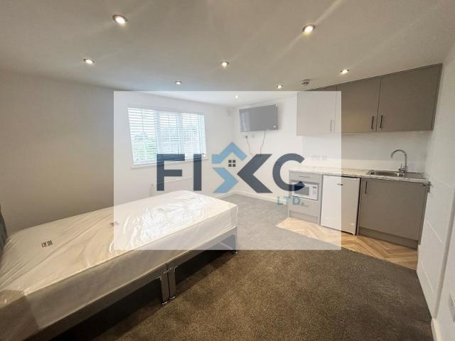 Studio 1, 8 Jubilee Street, Peterborough, Cambridgeshire PE2, 1 bed flat to rent, £700 pcm | PrimeLocation