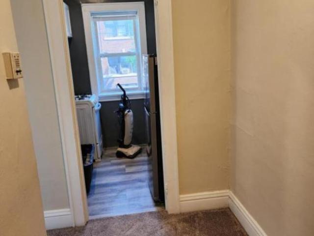 Studio, 1 bath, Apartment 1900 1st Ave S