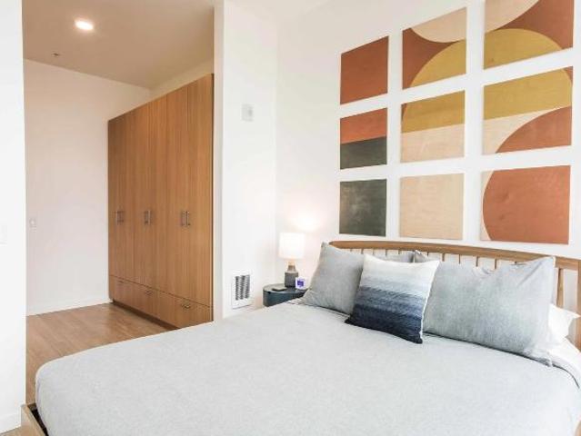 Studio, 1 bath, Apartment 230 SW Ash St