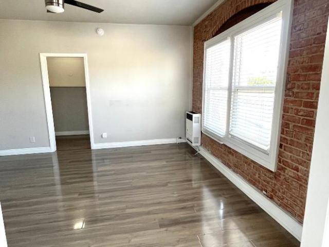 Studio, 1 bath, Condo 250 S Kenmore Ave