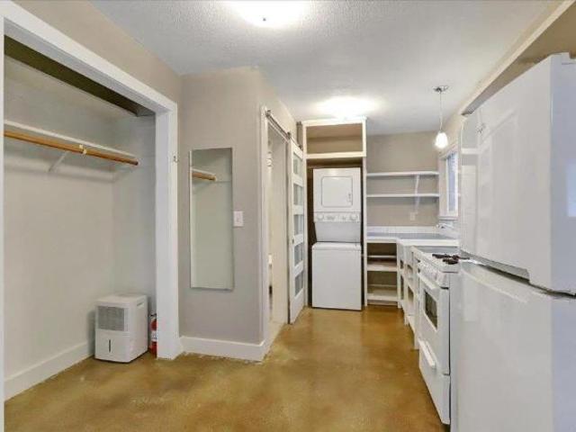 Studio, 1 bath, Single Family 301 Woodpecker Lane