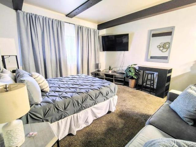 Studio, 1 bath, Single Family 526 2nd Ave N