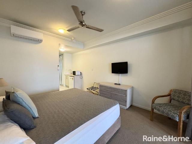 STUDIO: 1 BEDROOM: 1 BATHROOM: FULLY FURNISHED: RESORT SYTLE LIVING