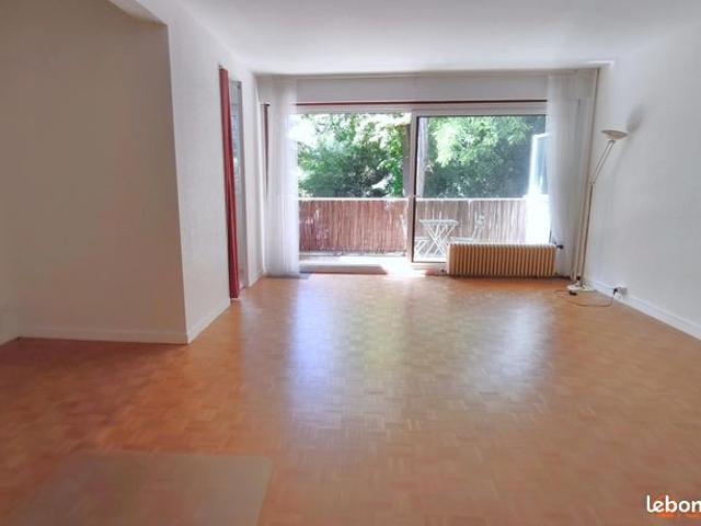 Studio 1 pièce 45 m²