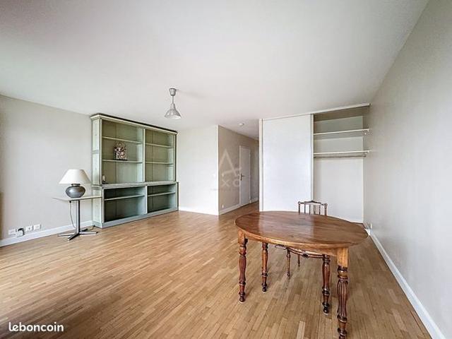 Studio 1 pièce 51 m²