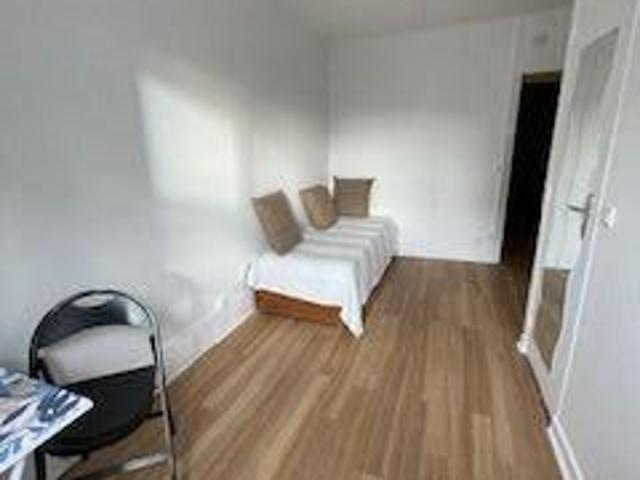 Studio 1 pièce 13 m²