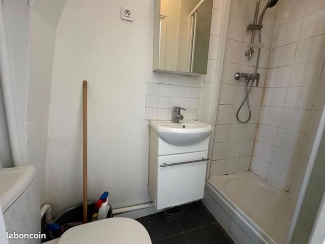 Studio 1 pièce 13 m²