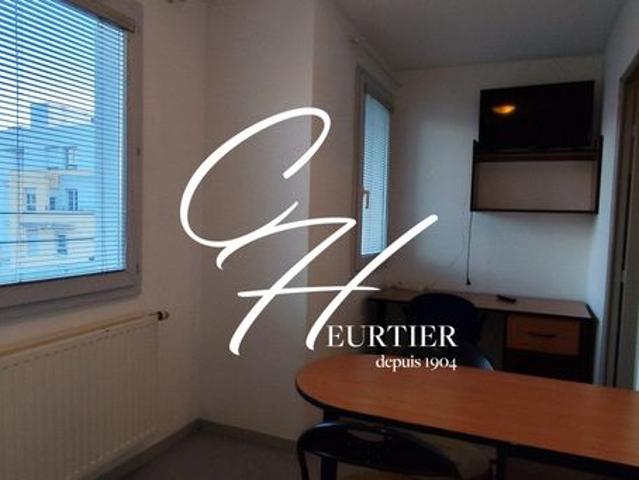 Studio 1 pièce 19 m²