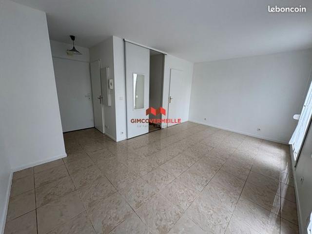 Studio 1 pièce 25 m²