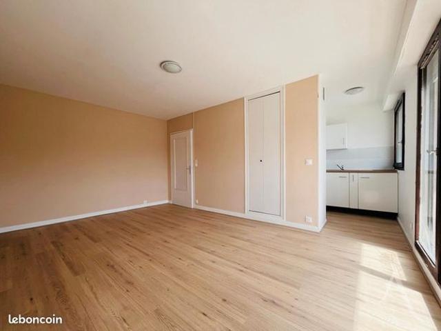 Studio 1 pièce 28 m²