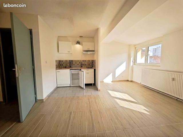 Studio 1 pièce 28 m²