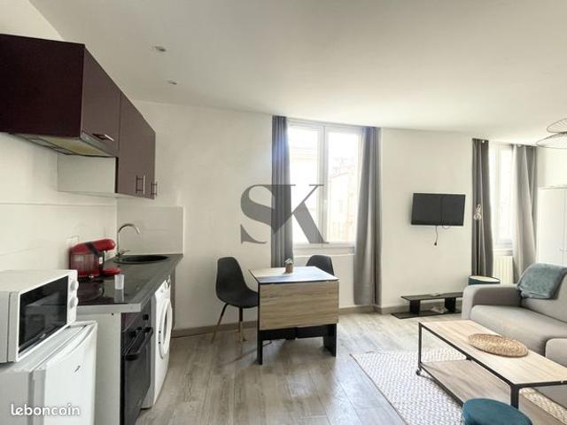 Studio 1 pièce 28 m²