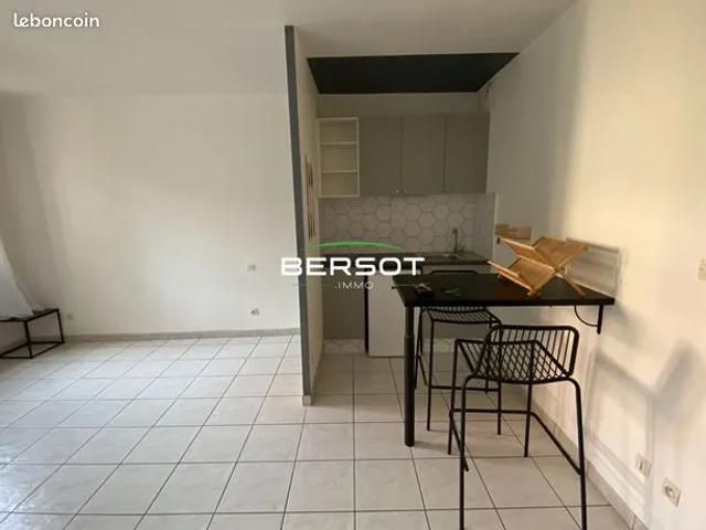Studio 1 pièce 29 m²