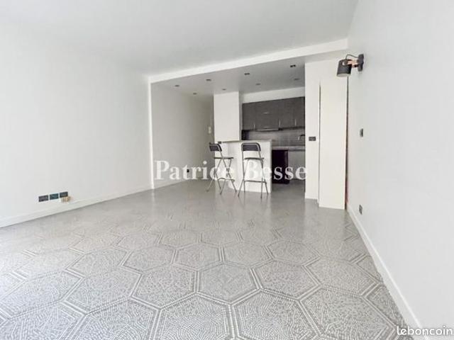 Studio 1 pièce 33 m²