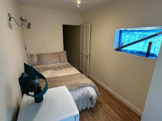 Studio 1, Shaftesbury Avenue, South. Studio to rent £1,000 pcm £231 pw