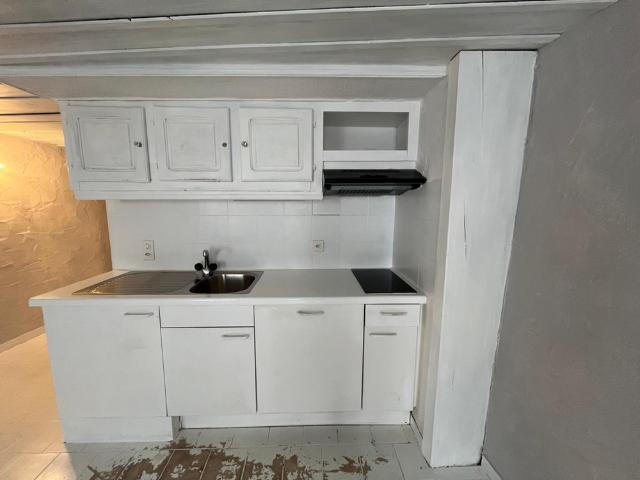 STUDIO 20 M2 1ER ETAGE SANS ASCENSEUR