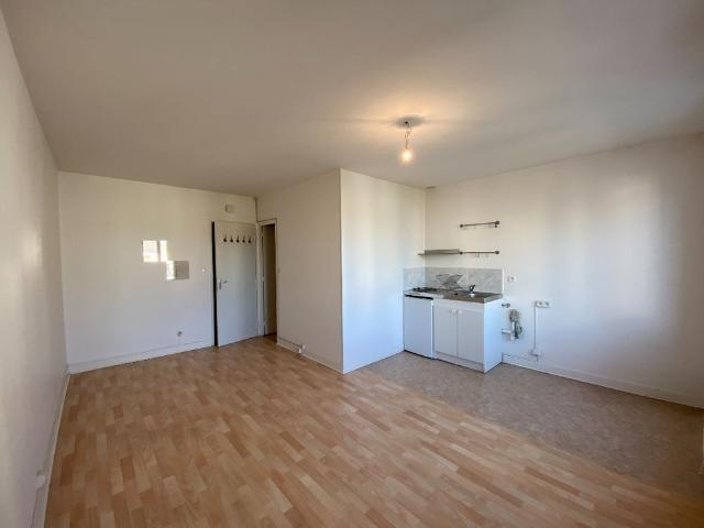 STUDIO 24 M² REIMS PLACE LUTON