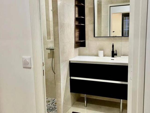 Studio / 25m² / Robespierre Ligne 9