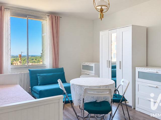 Studio 27 m²