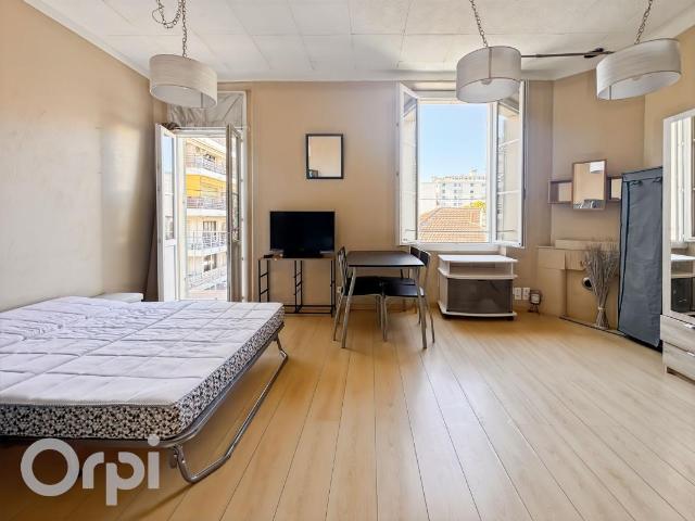 Studio 27 m²