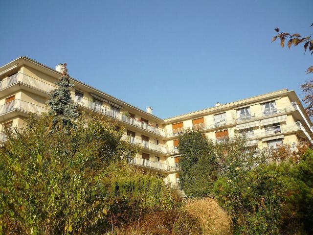 STUDIO 29 M2 EN CENTRE VILLE DE L'HAY LES ROSES