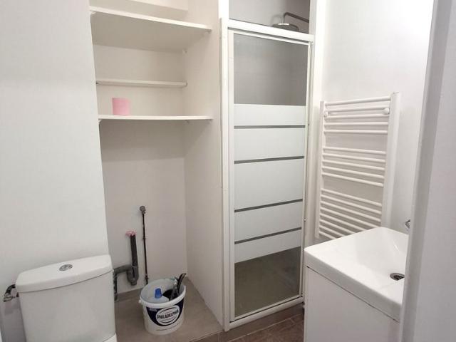 STUDIO 30 M² CENTRE VAUJOURS