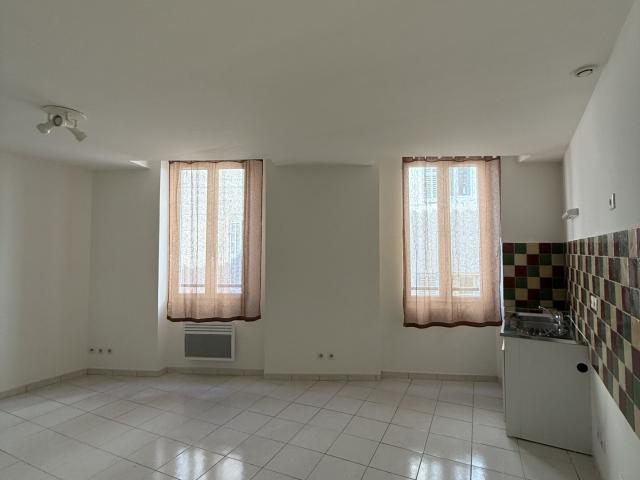 STUDIO 31 m2 CENTRE VILLE