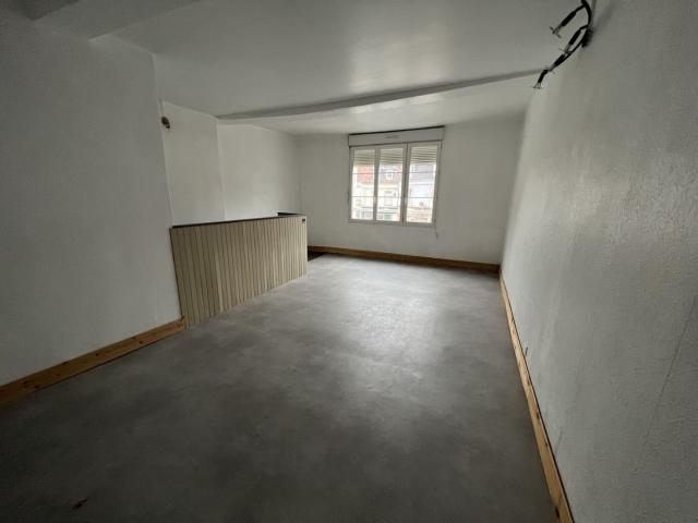 STUDIO 33m2 CENTRE VILLE DE SAINT POL SUR TERNOISE