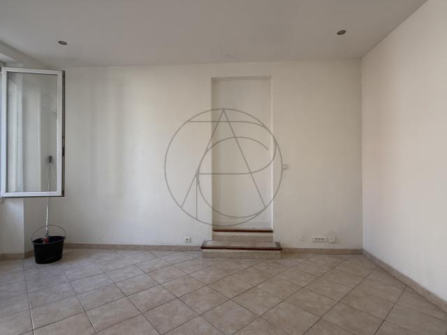 Studio 35 m2 rénové, plein sud