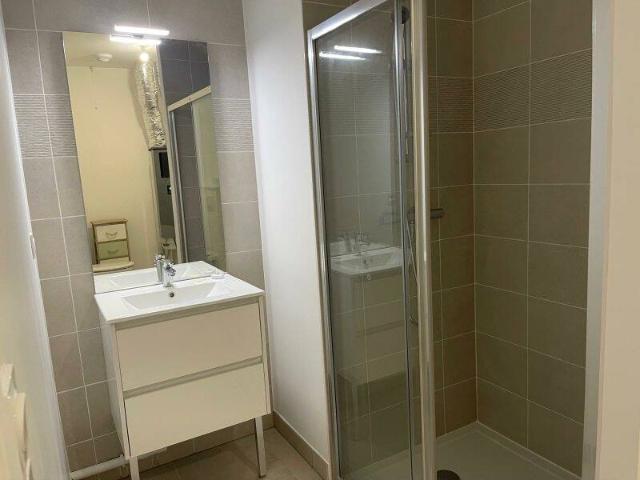 studio 38 m2,meublé, état neuf, proche gare de Fontainebleau