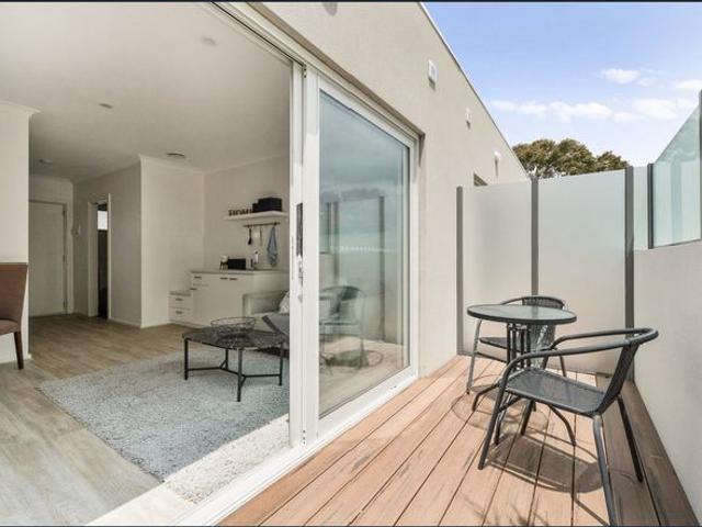 Studio 7 Apartment with Private Balcony  Close to local shops