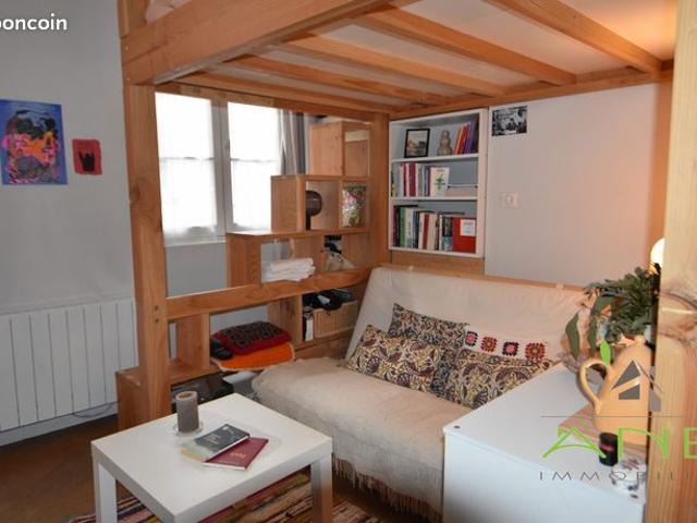 Studio 7 pièces 140 m²