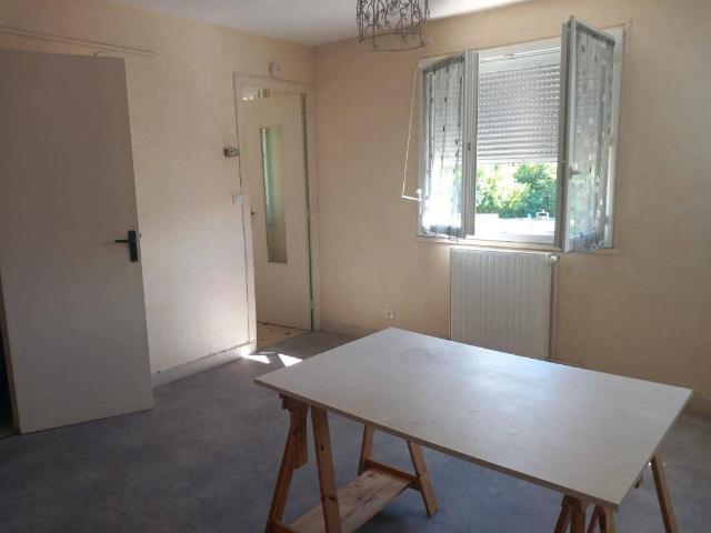 STUDIO 40M² PARAY LE MONIAL