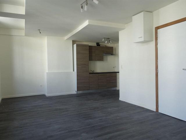 Studio 475 € + 70€ gaz+ 30€ d'eau+ 20€ de charges communes f
