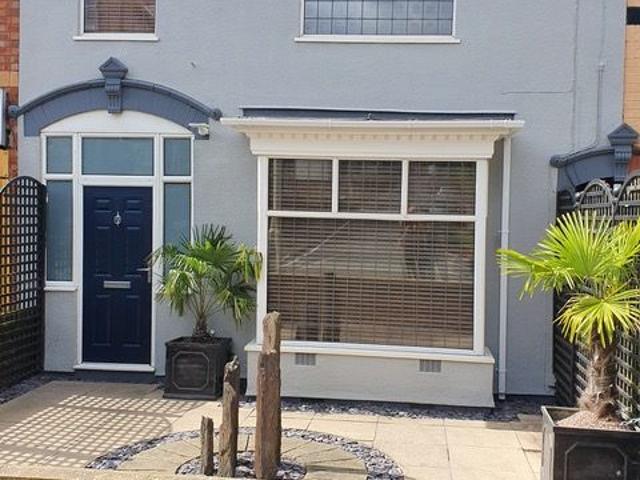 Blackacre Road, Dudley DY2, Studio to rent, £725 pcm | PrimeLocation