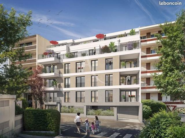 Studio 4 pièces 81 m²