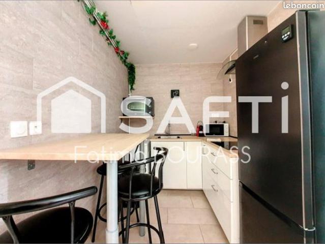 Studio 5 pièces 33 m²