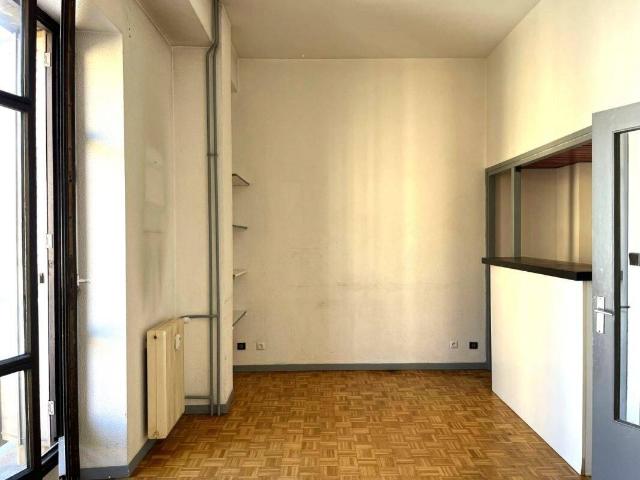 STUDIO 5EME ETAGE 3 DAUPHINS