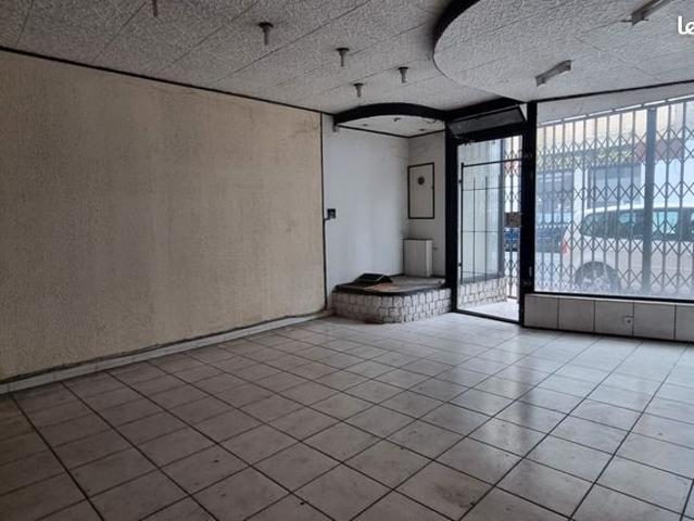 Studio 9 pièces 290 m²