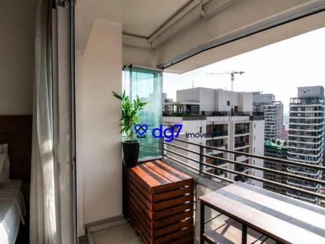 Studio com cozinha planejada, mobiliado e varanda!