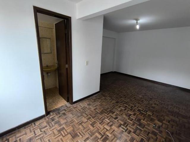 Studio com vaga no Centro de Curitiba | Edifício Ricardo | Rua Nilo Cairo esquina Mariano Torres [51