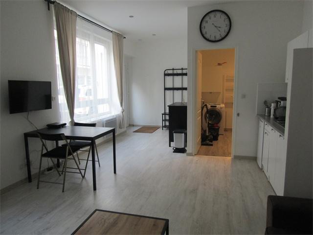 Studio contemprain meublé et équipé