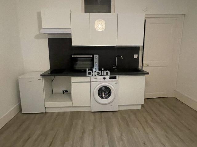 STUDIO CAVE PLACE DE PARKING PISCINE