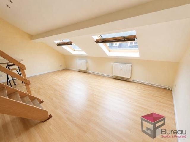 Studio + chambre en mezzanine